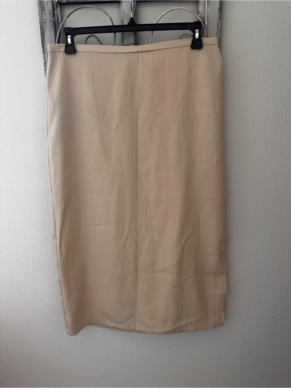 H&M Classic Cream Pencil Skirt